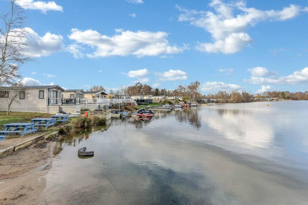 Tattershall Lakes: Sally'S Superior Stay Екстер'єр фото