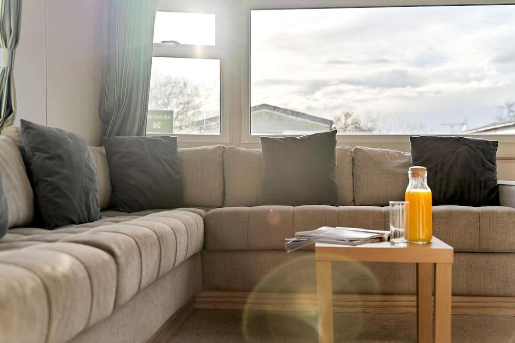 Tattershall Lakes: Sally'S Superior Stay Екстер'єр фото